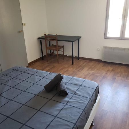 Chambres Meublees Et Spacieuses LʼIsle-Jourdain Habitación foto